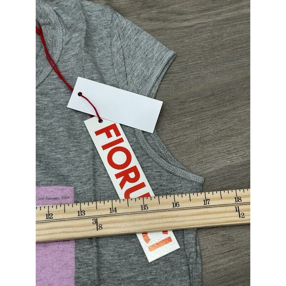 NWT FIORUCCI Gray Naomi Campbell Printed Graphic T-Shirt Cap Sleeve Size Small - Picture 8 of 9